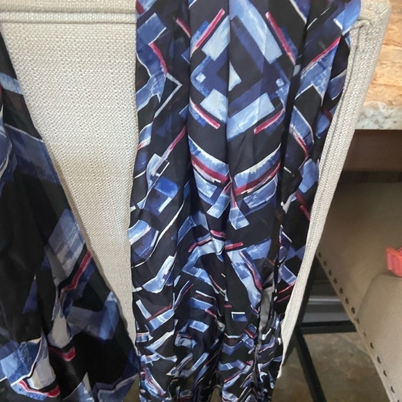 NWT silk navy/print scarf - Picture 4 of 6